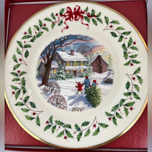 Lenox Holiday Collector Plate with Gold Accents - Picture 2 of 3